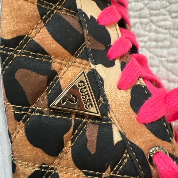 GUESS TENNIS WALKING SHOES SIZE 6 M GWSAVED Lace Up Animal Print - Picture 5 of 11